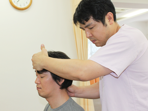 A-oneグループ　なかまる整骨院　施術